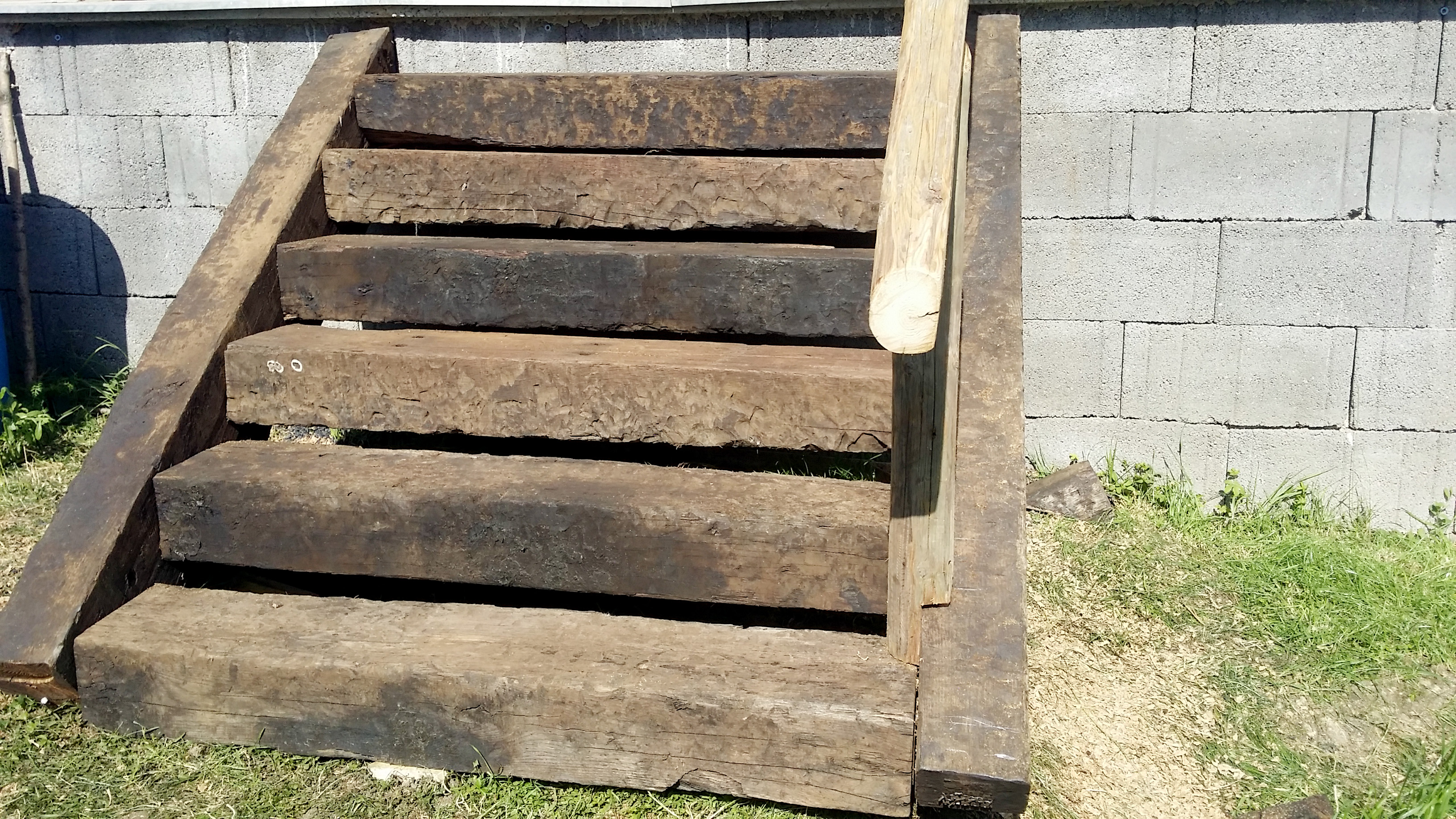 KÜLTÉRI BÚTOROK, SZALETLIK