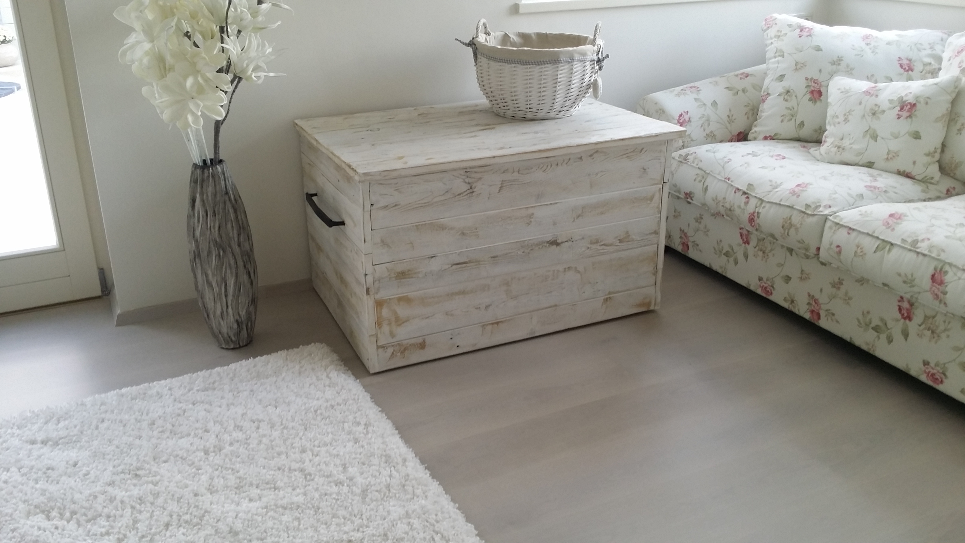 Láda(koptatott fehérben) Láda(koptatott fehérben)