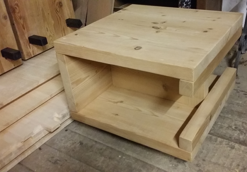 Futurisztikus dohányzó asztal Futurisztikus dohányzó asztal