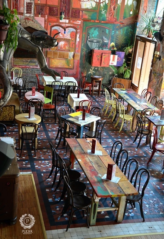 Színes asztalok Színes asztalok