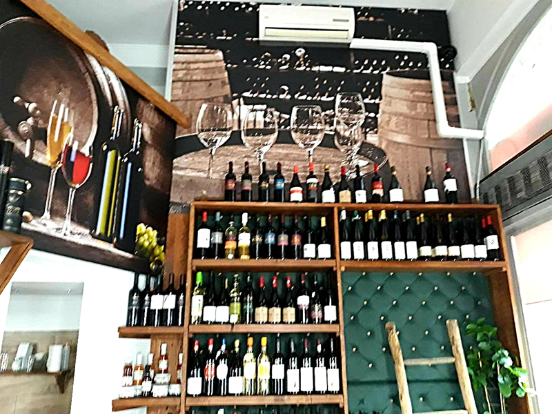 Attila út sarok bor üzlet III. Attila út sarok bor üzlet III.