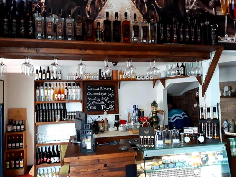 Attila út sarok bor üzlet IV. Attila út sarok bor üzlet IV.