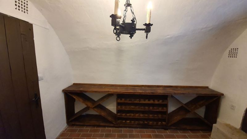 HOSSZÚ BORTÁROLÓ KOMÓD HOSSZÚ BORTÁROLÓ KOMÓD