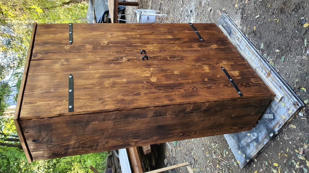 KAPUPÁNTOS RUHÁS SZEKRÉNY KAPUPÁNTOS RUHÁS SZEKRÉNY